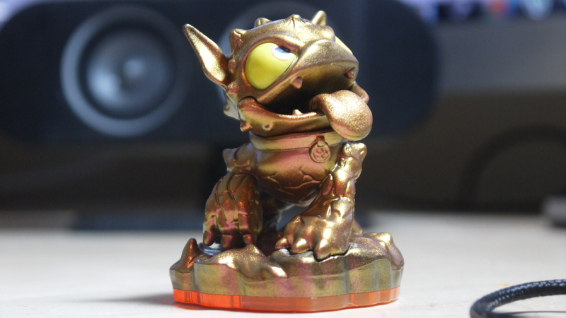 Illustration for article titled The E3 2013 Exclusive Skylanders Hot Dog MISB RARE
